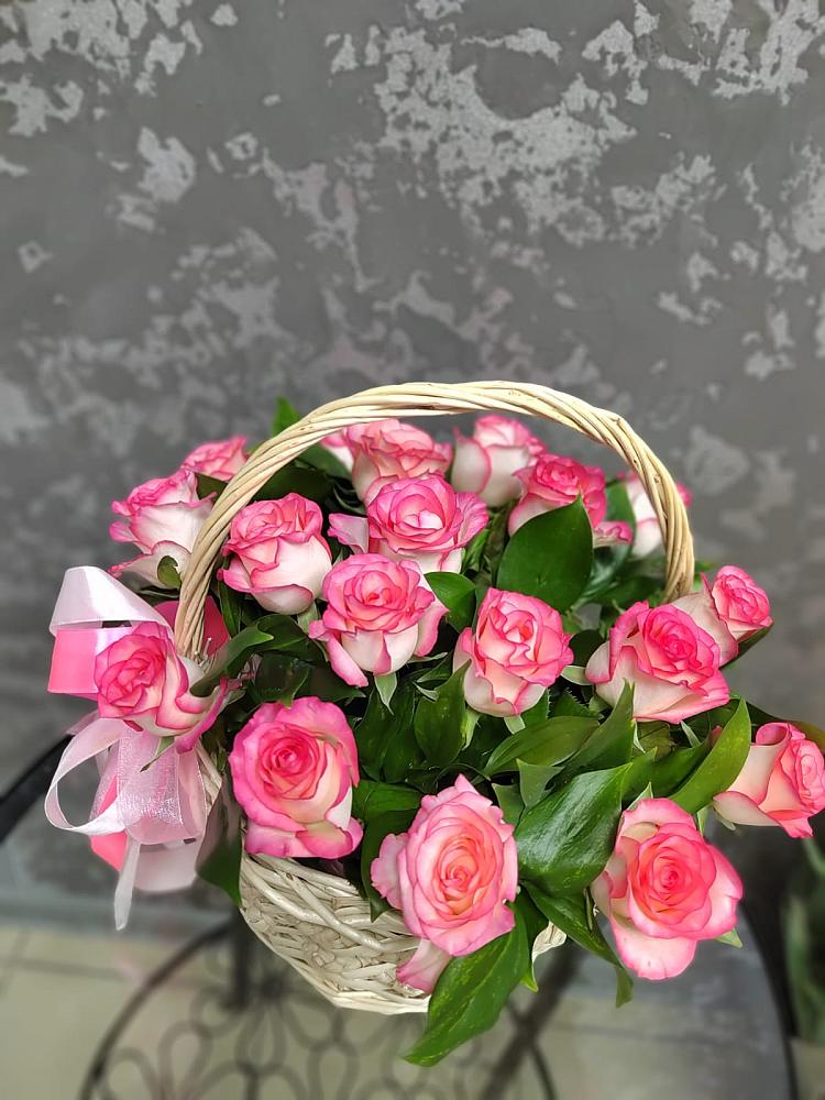 Цветочная композиция из Розы в корзине в Каратузском