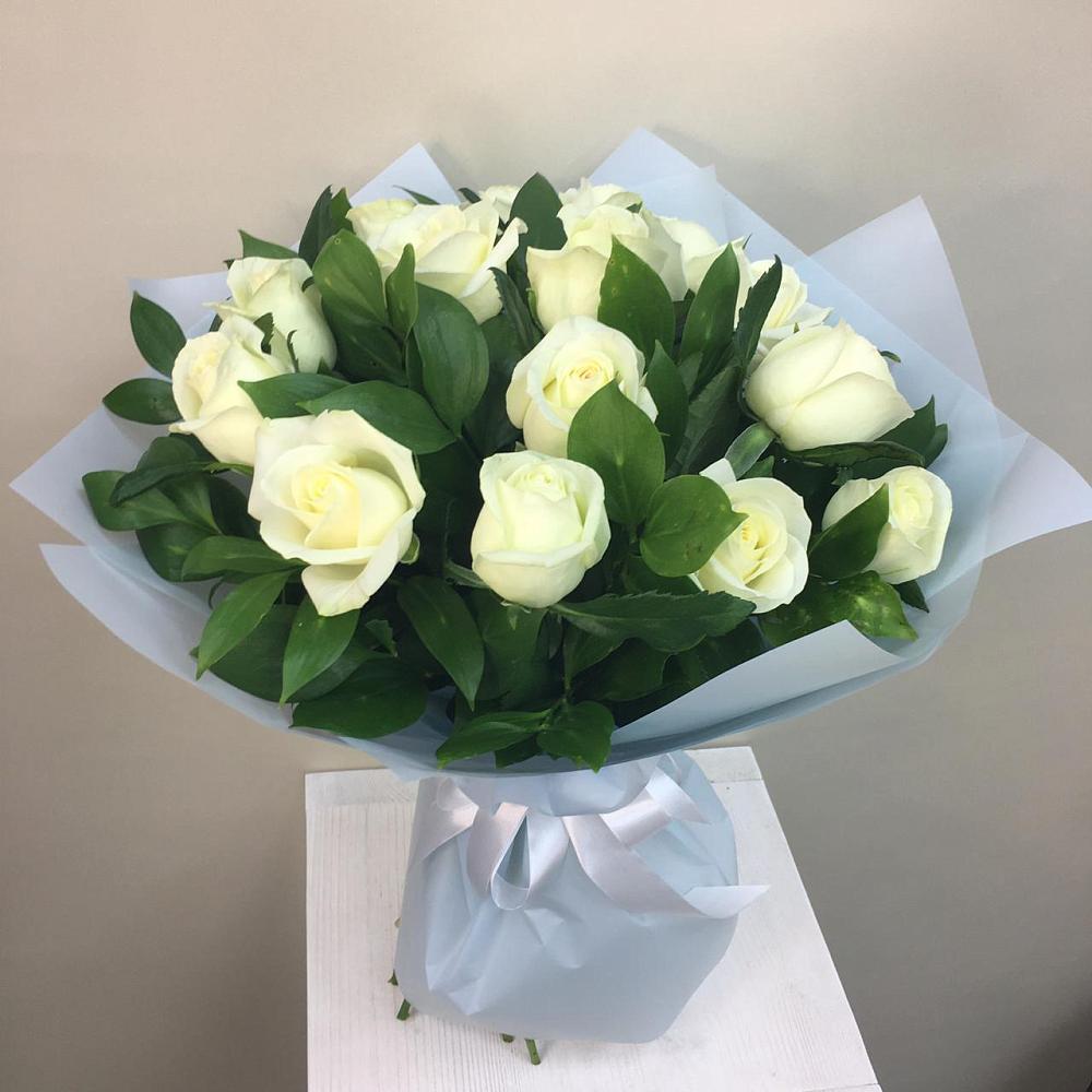 Букет 15 Белых роз Проуд в Каратузском