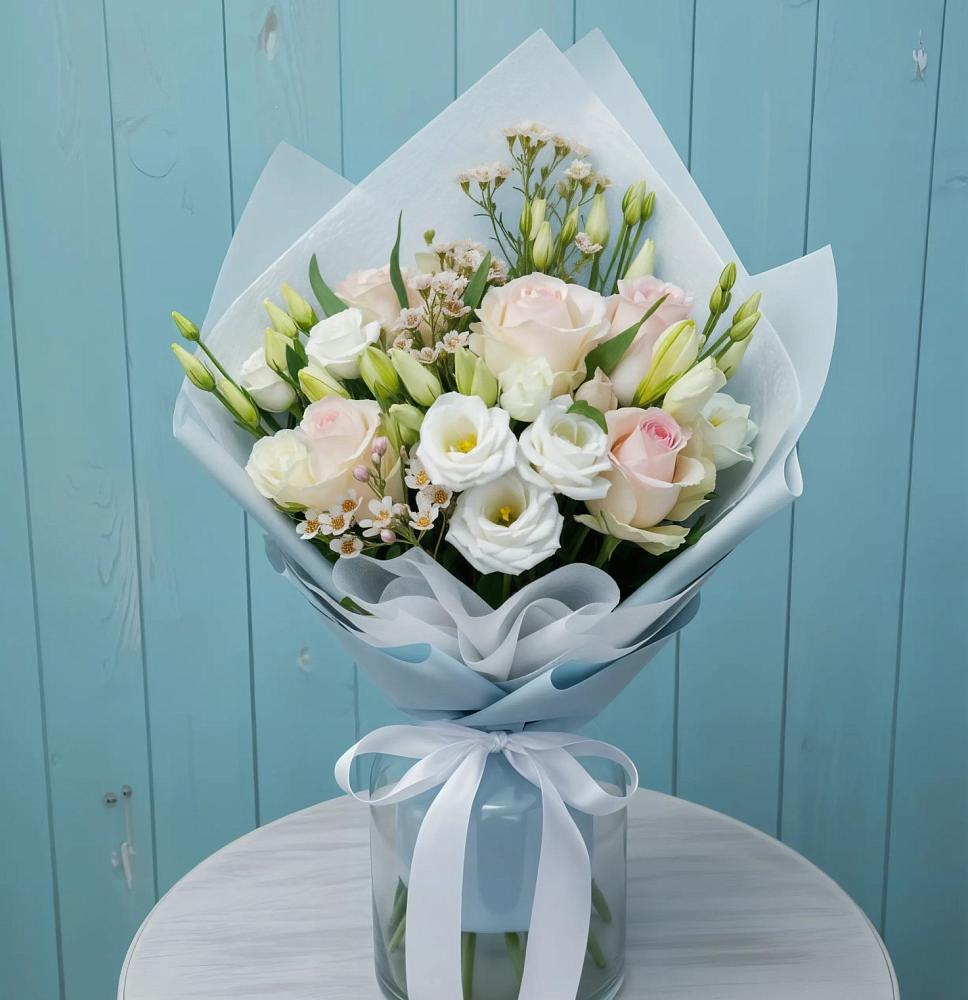 Букет цветов из: Розы и Лизиантусы в Каратузском