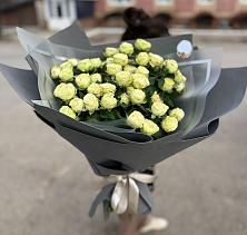 Букет Белые кустовые розы Солинеро в Каратузском