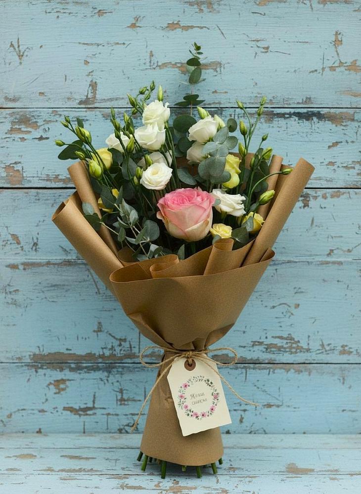 Букет цветов из: Розы и Лизиантусы в Каратузском