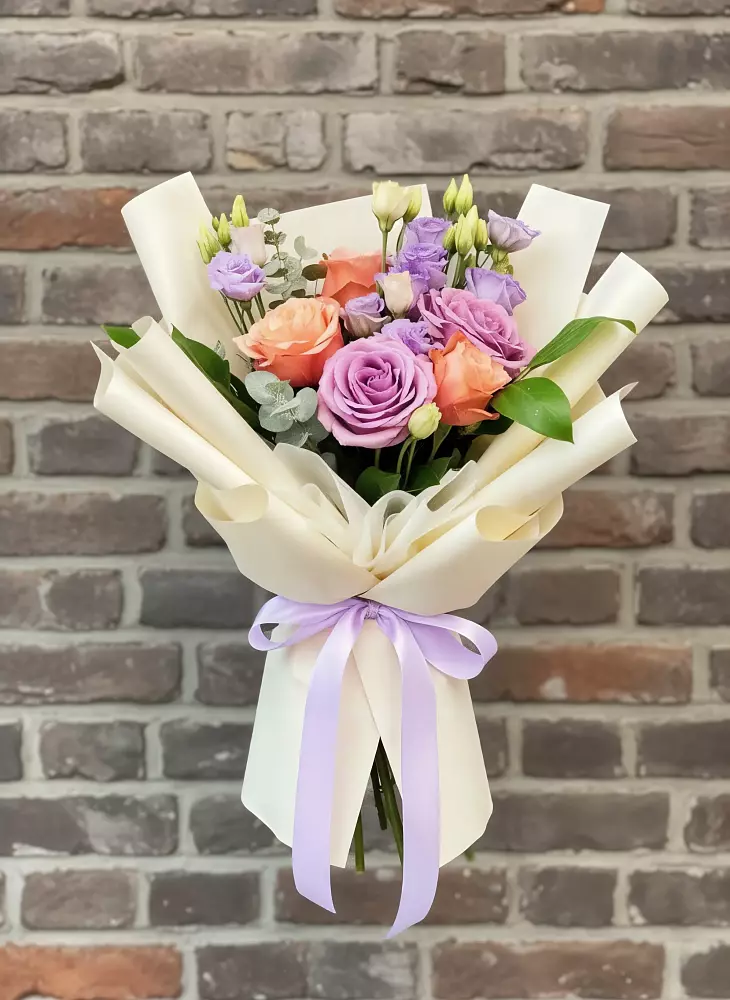 Букет цветов из: Лизиантусы и Розы в Каратузском