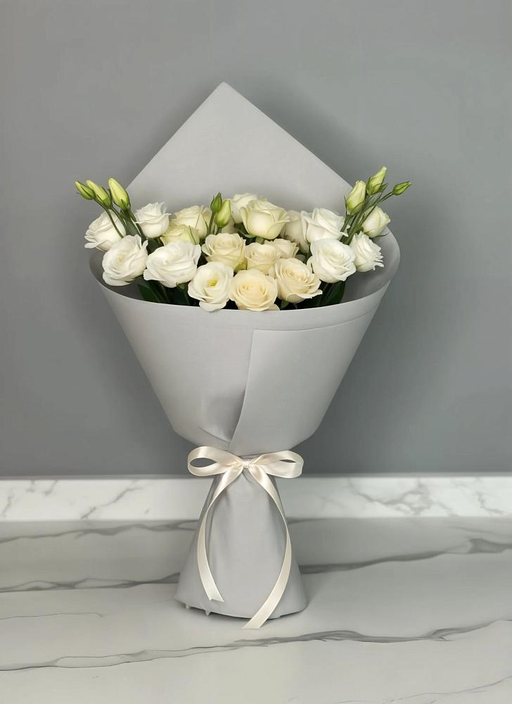 Букет цветов из: Розы и Лизиантусы в Каратузском