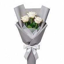 Букет 3 белые розы в Каратузском