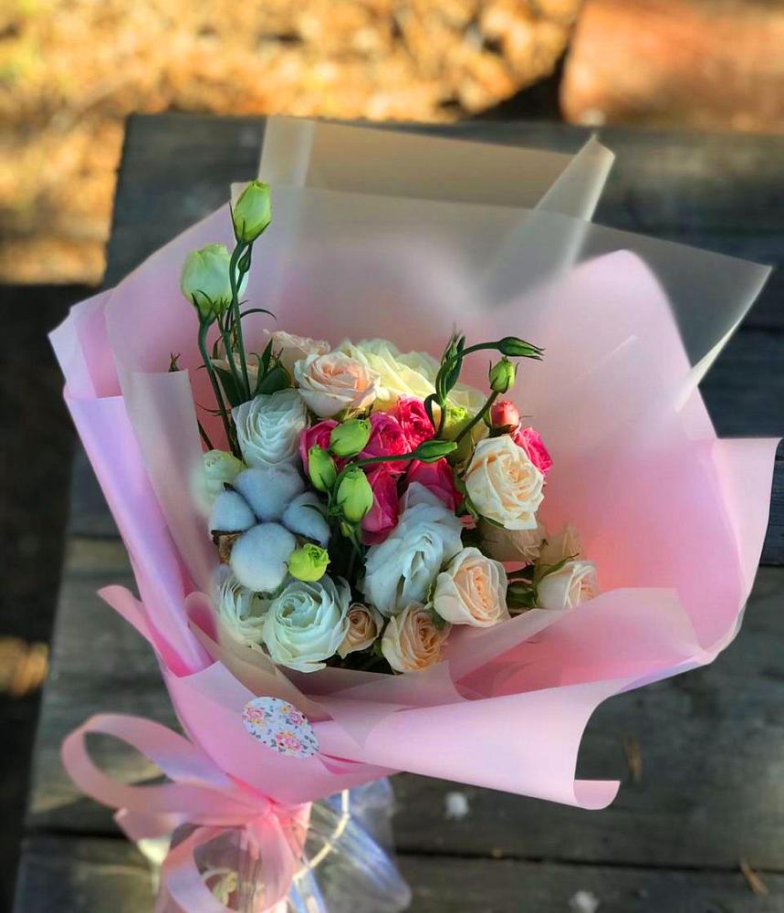 Букет цветов из: Розы и Лизиантусы в Каратузском