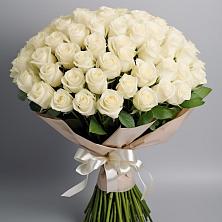 Букет 101 беля роза Белоснежка в Каратузском