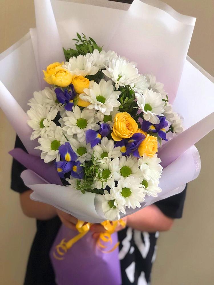 Букет цветов из: Ирисы, Хризантемы и Розы в Каратузском