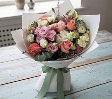 Букет цветов из:  Розы, Лизиантусы и Гвоздики #REPLACE_PRED# Каратузском