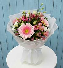 Букет цветов из:  Герберы, Альстромерии и Лизиантусы в Каратузском