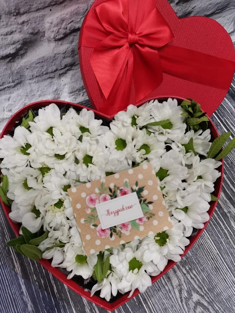 Цветочная композиция из Хризантемы в виде сердца в Каратузском