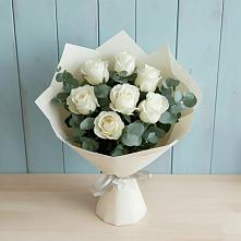 Букет Белые розы в Эвкалипте в Каратузском