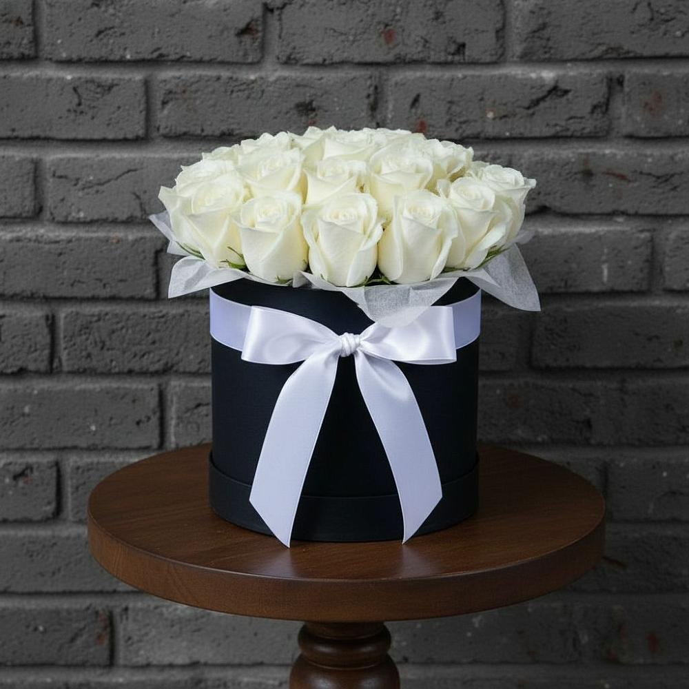 Цветочная композиция из Розы в шляпной коробке в Каратузском