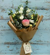 Букет цветов из:  Розы и Лизиантусы в Каратузском