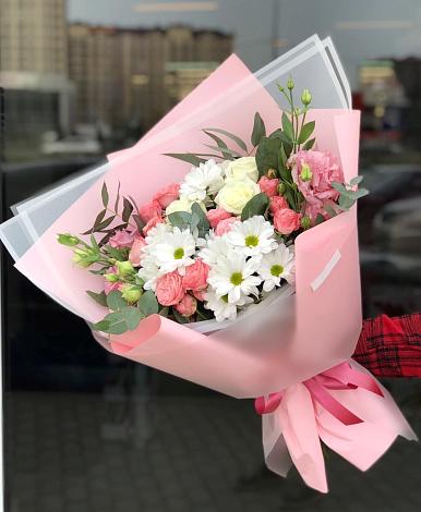 Букет цветов из: Розы, Лизиантусы и Хризантемы в Каратузском