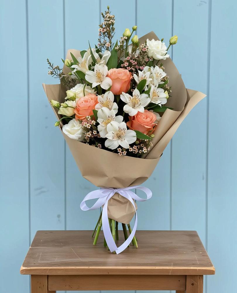 Букет цветов из: Альстромерии, Лизиантусы, Розы и Хризантемы в Каратузском