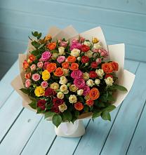 Букет Микс из разноцветных кустовых роз в Каратузском