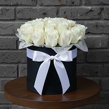 Цветочная композиция из Розы в шляпной коробке в Каратузском