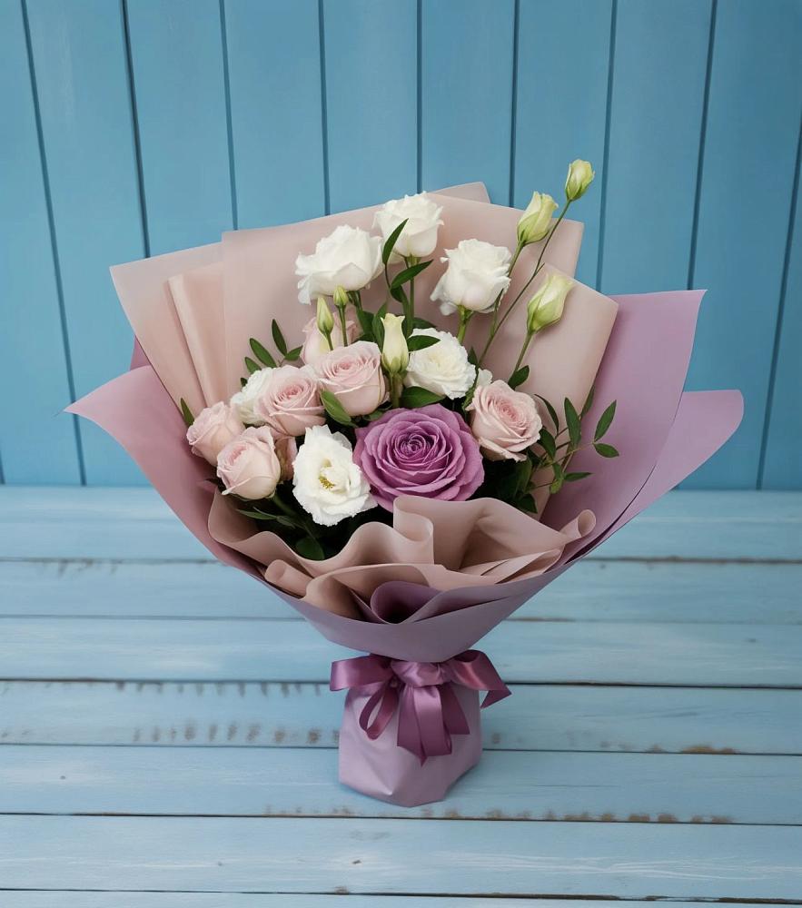 Букет цветов из: Розы и Лизиантусы в Каратузском